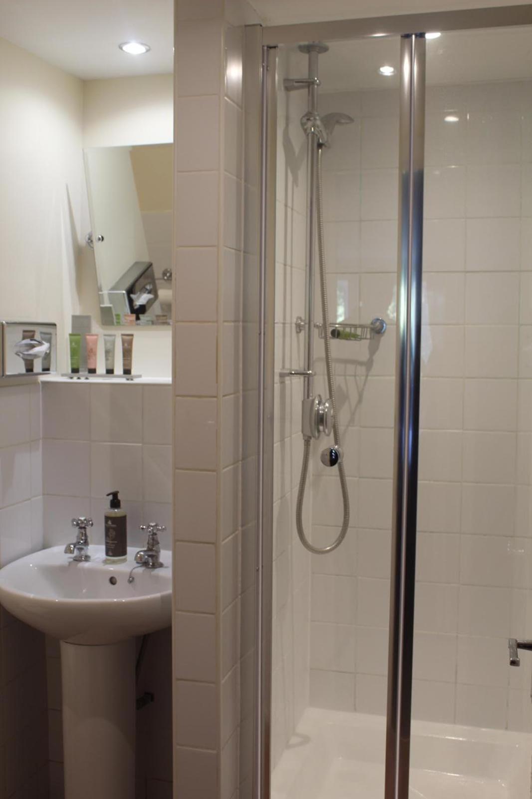 The Cricketers Arms Hotel Quendon Room photo